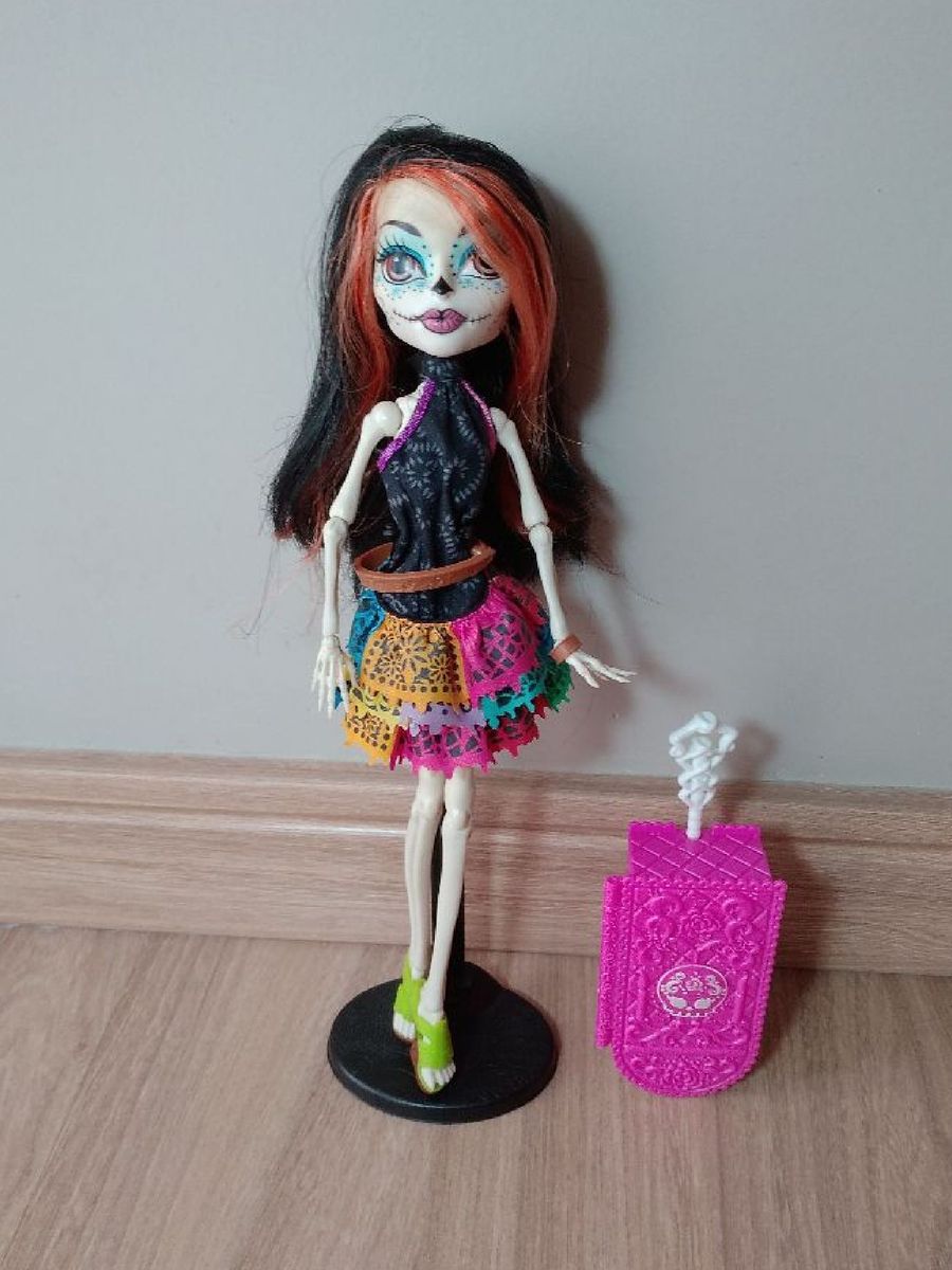 Preços baixos em Mattel Skelita Calaveras Boneca Monster High Bonecas e  Brinquedos