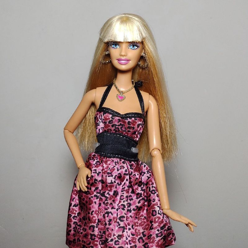 Boneca Barbie Quero Ser Atriz de Cinema Mattel Vestido Roxo