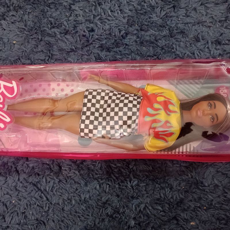 Boneca Barbie Fashionistas Curvy Plus Size Moderna Cabelo Lilás - Roupa  Fashion Vestido Xadrez Vermelho Botas E Bolsa De Cacto - Número 157 -  Mattel Brinquedos no Shoptime, roupinhas de barbie 