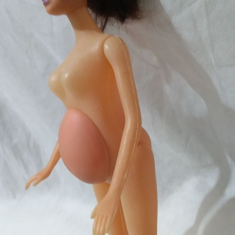 Boneca Barbie gravida vestido vermelho