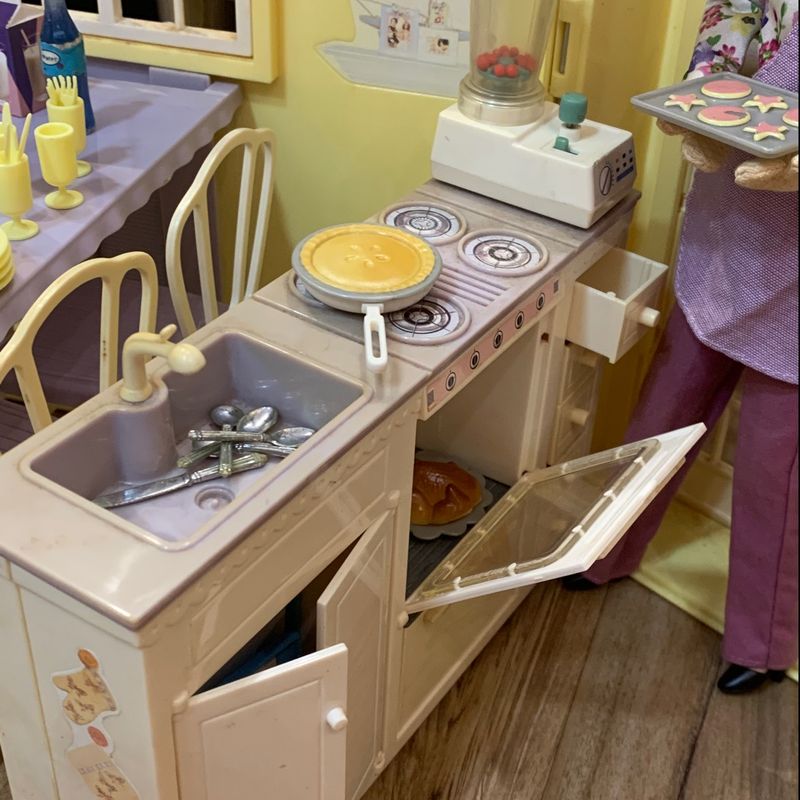 Barbie happy best sale family grandma's kitchen