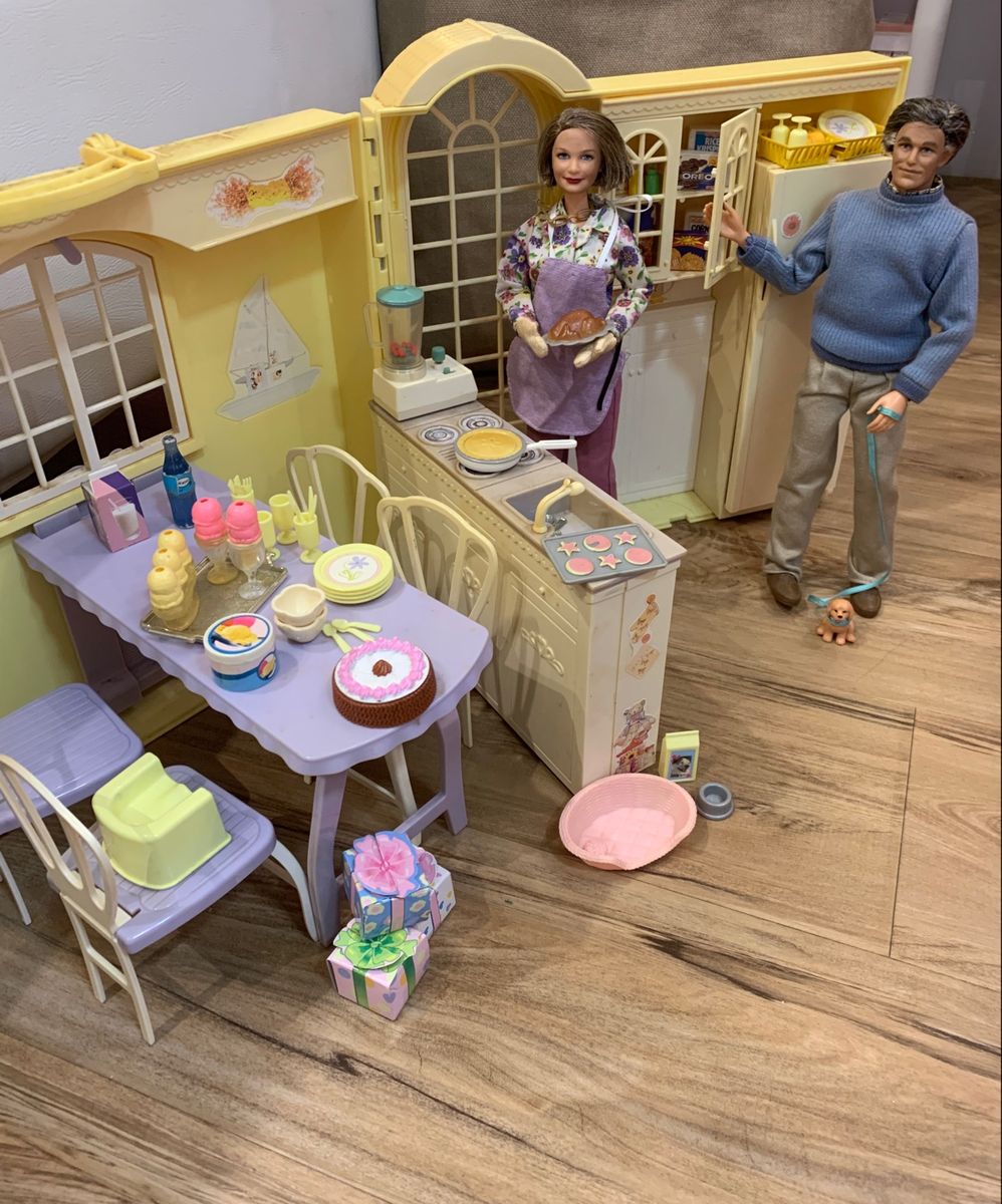 Barbie Happy Family Grandma's Kitchen Doll Gift Set 2003 Mattel