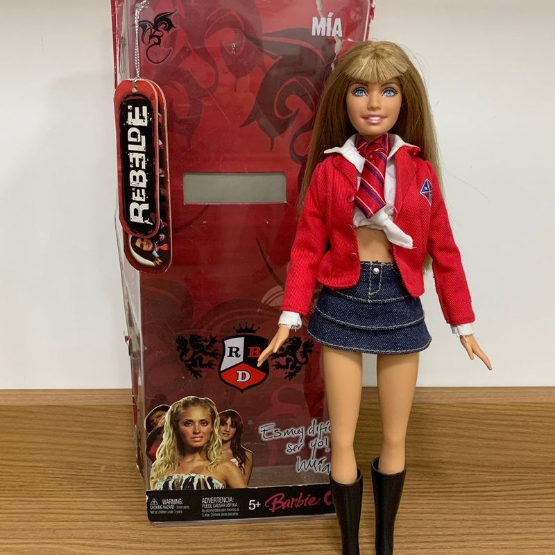 RBD ganha linha colecionável de bonecas Barbie com roupas inspiradas na  'Soy Rebelde Tour