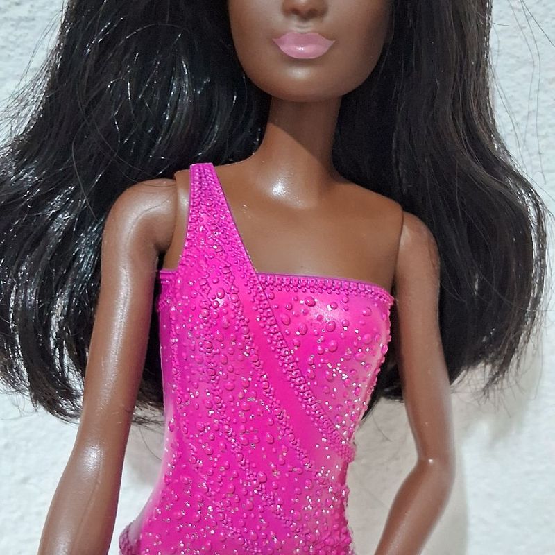 Boneca barbie negra niki