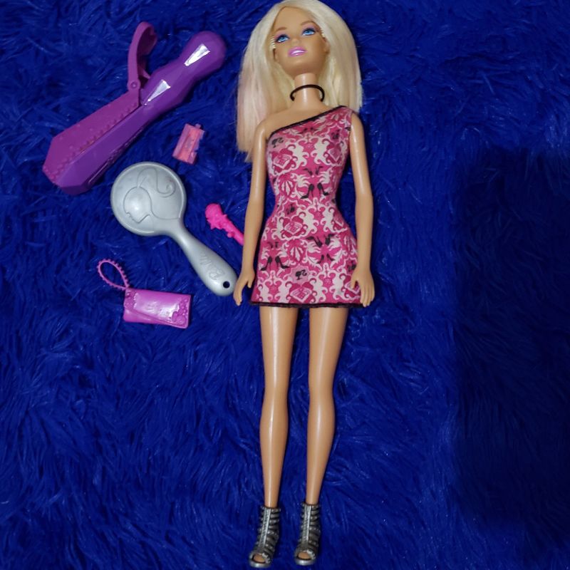 Vendo Barbie Original com Roupas Original, Brinquedo Barbie Usado 84110462