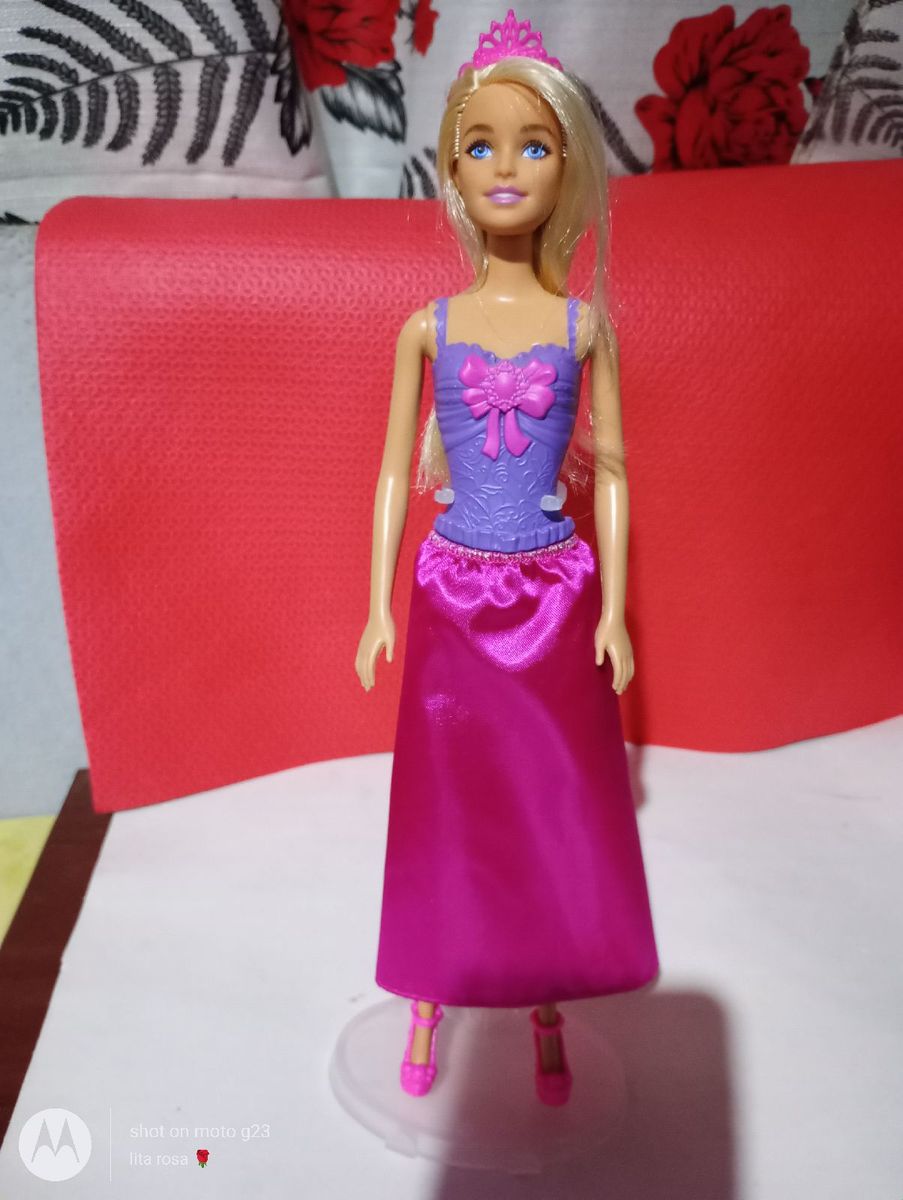 Boneca Barbie Fashion Basica Loira Mattel