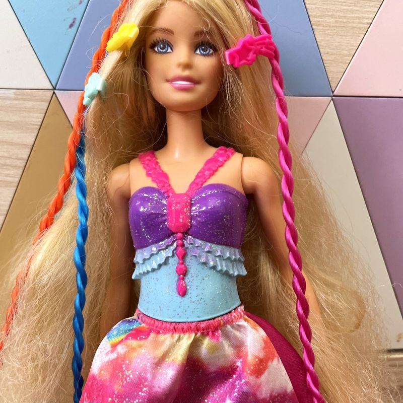 Boneca Barbie Princesa Dreamtopia Tranças Mágicas, com cabelo