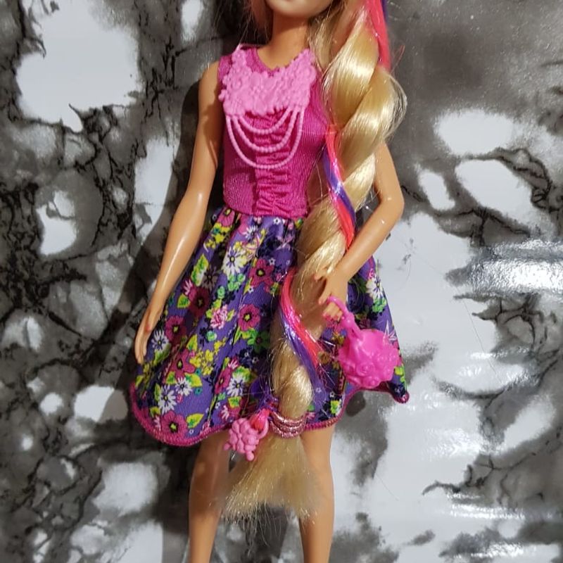 Boneca Barbie Princesa Dreamtopia Tranças Mágicas, com cabelo