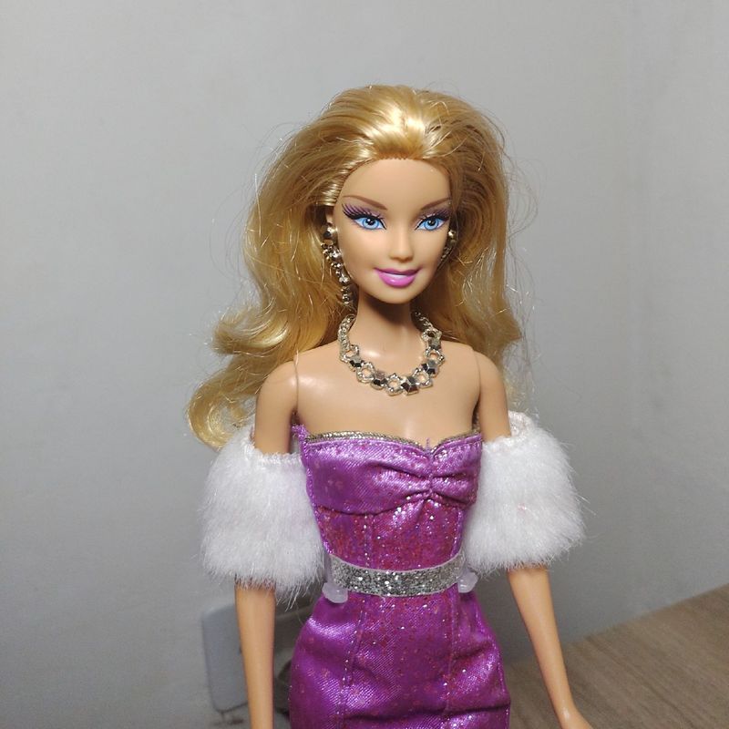 Boneca Barbie Quero Ser Atriz de Cinema Mattel Vestido Roxo