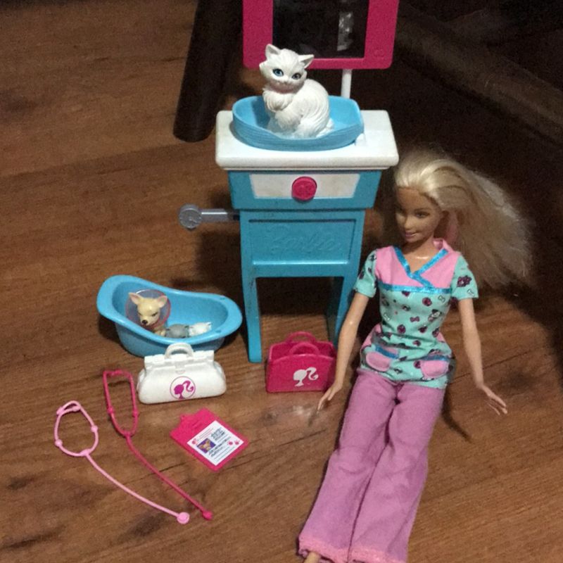 Barbie veterinaria años online 90