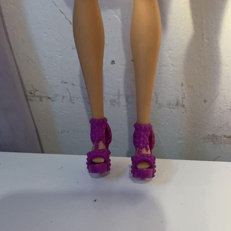 Boneca, Boneca Barbie com Roupa e Sapatos, Brinquedo Barbie Usado  75992467