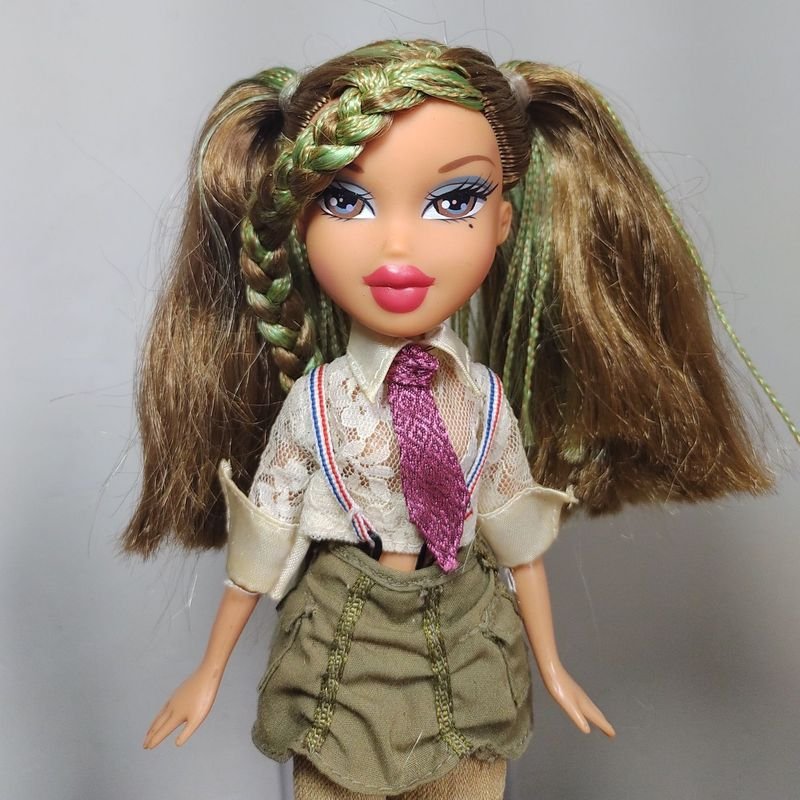 MGA Entertainment Bratz Fianna ? Doll Brown Hair Tokyo A Go Go