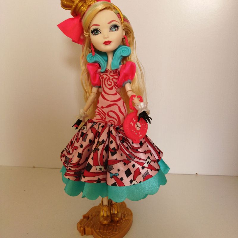 Ever After High - Apple White no País das Maravilhas + Beijinhos ;) 