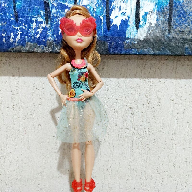 Boneca articulada com acessorios ever after high ashlynn ella mattel