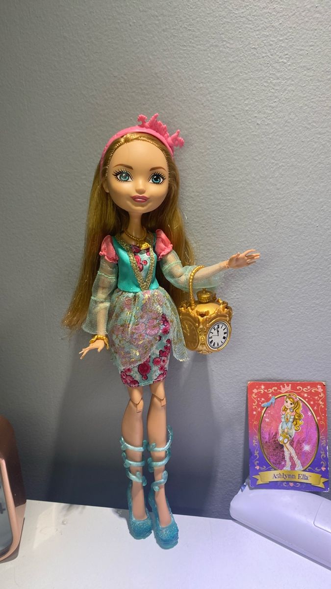 Boneca Articulada com Acessórios - Ever After High - Ashlynn Ella