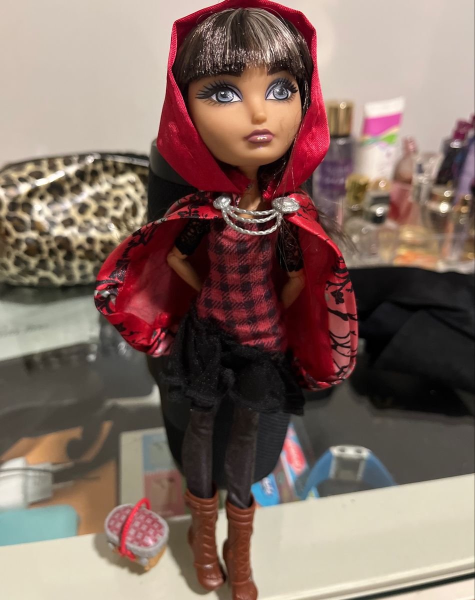 Bonecas Ever After High: Cerise Hood