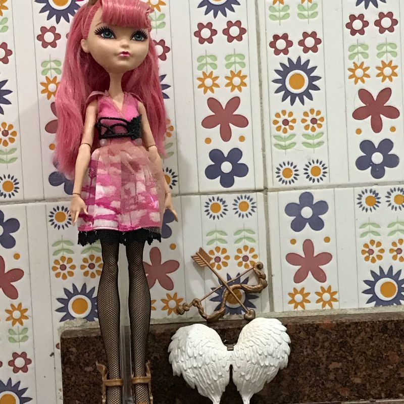 Boneca Ever After High C.A. Cupid Cupido Mattel Monster High Rebel