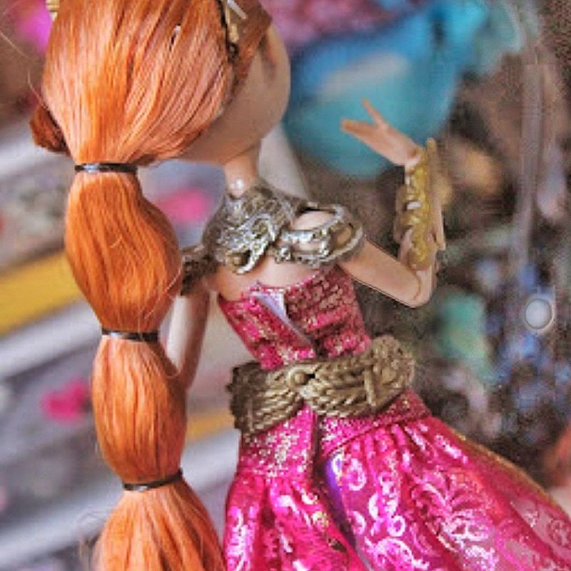 Boneca Ever After High Jogo de Dragões Holly O'Hair Mattel com o Melhor  Preço é no Zoom