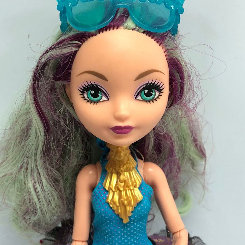 Boneca Ever After High Feitiço de Inverno Madeline Hatter Mattel com o  Melhor Preço é no Zoom