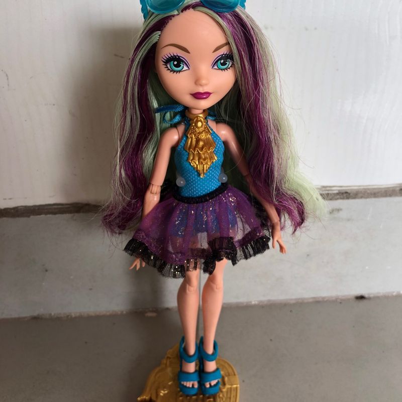 Boneca em e.v.a. 3D inspirada na personagem original Madeline Hatter - Ever  After High