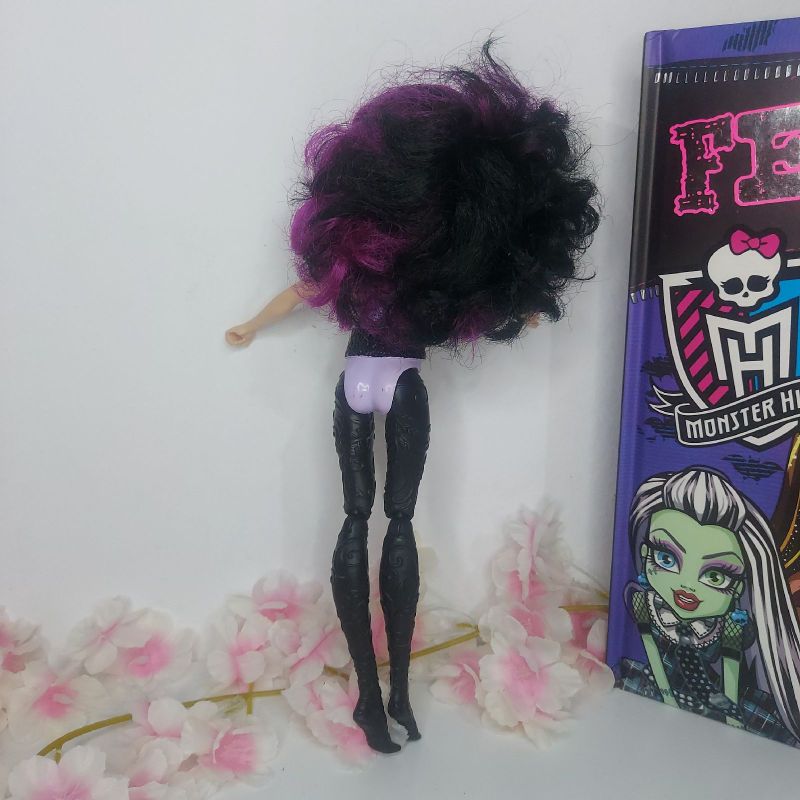 PRÉ-VENDA Boneca Ever After High Raven Queen SDCC 2015 - Mattel