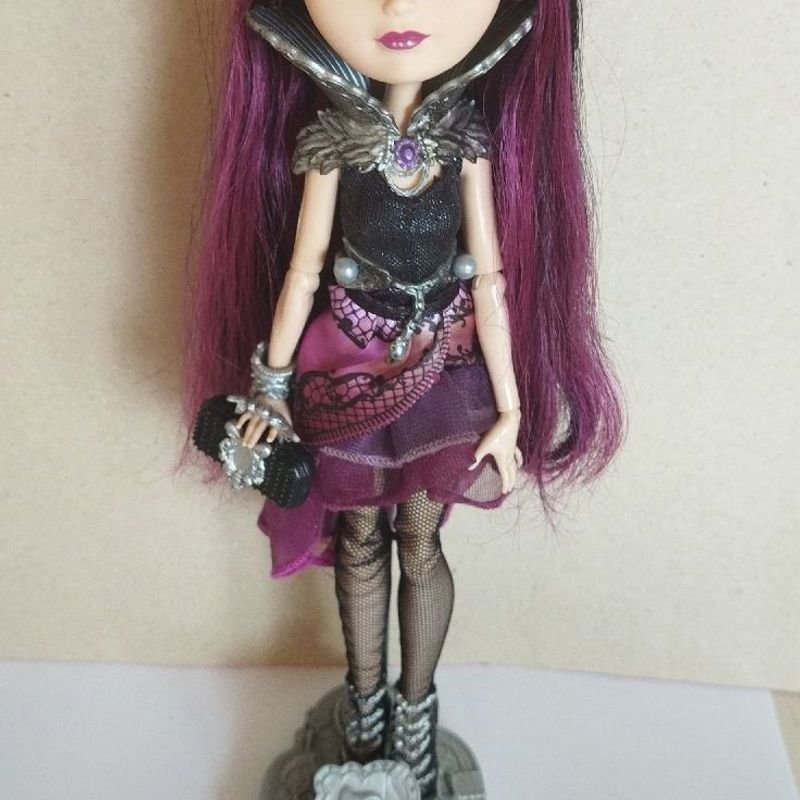 Boneca Ever after High Raven Queen Usada - Artigos infantis