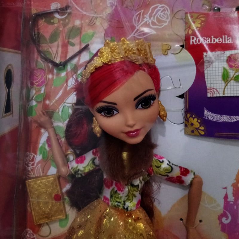 Boneca articulada com acessorios ever after high rosabella beauty