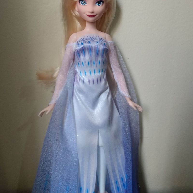 Boneca HASBRO Frozen II Elsa Canta