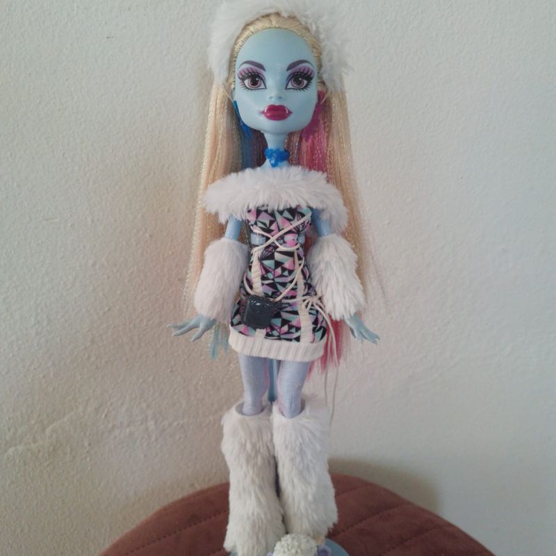 Boneca Monster High Abbey Basica