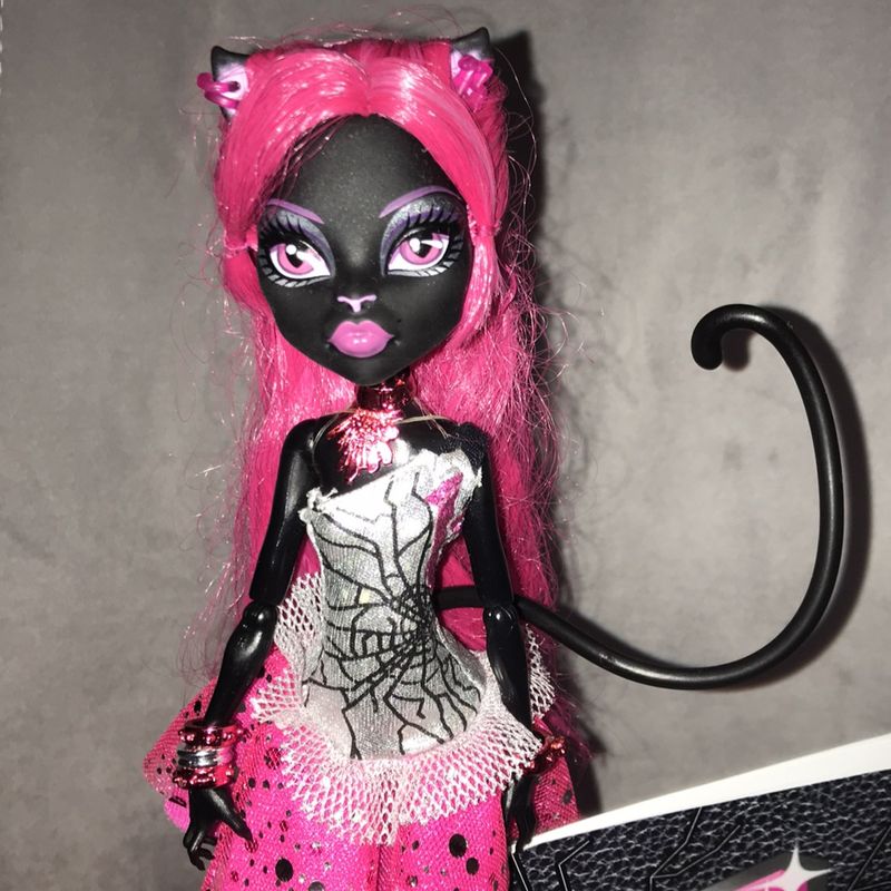 PRÉ-VENDA Boneca Monster High Catty Noir Doll (BGG74) - Mattel