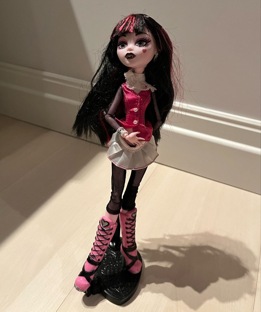 Laura draculaura cheap monster high