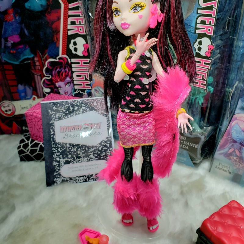 Boneca Monster high Draculaura - Desapegos de Roupas quase novas ou nunca  usadas para bebês, crianças e mamães. 480992