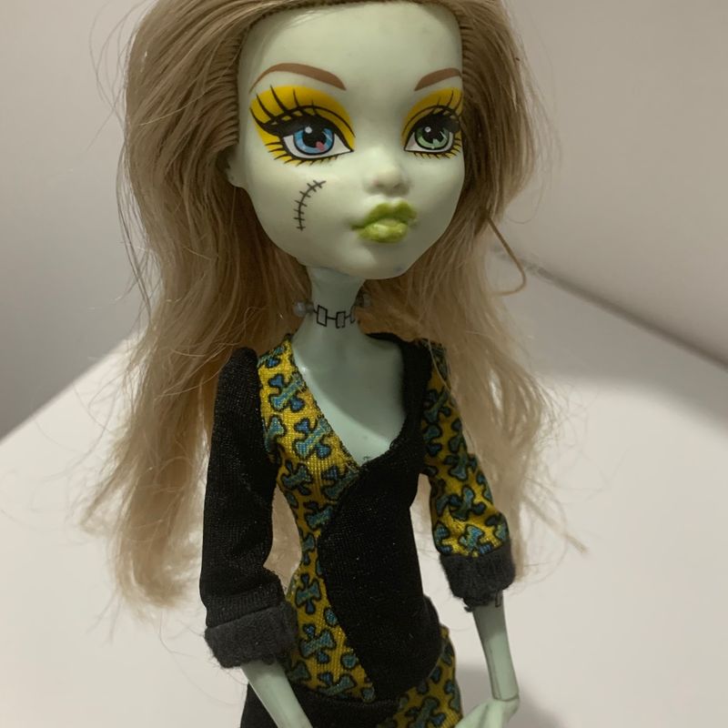 Boneca Monster High Freaky Fusion Frankie Stein Mattel com o