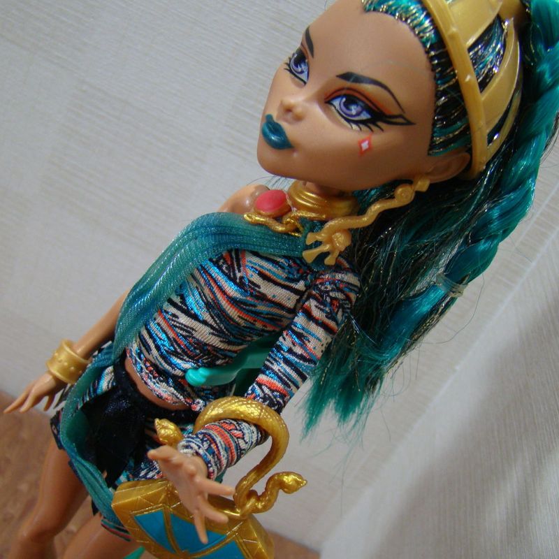 Boneca Monster High Nefera de Nile com Anél Raríssimo - O Espaço Virtual do  Colecionador