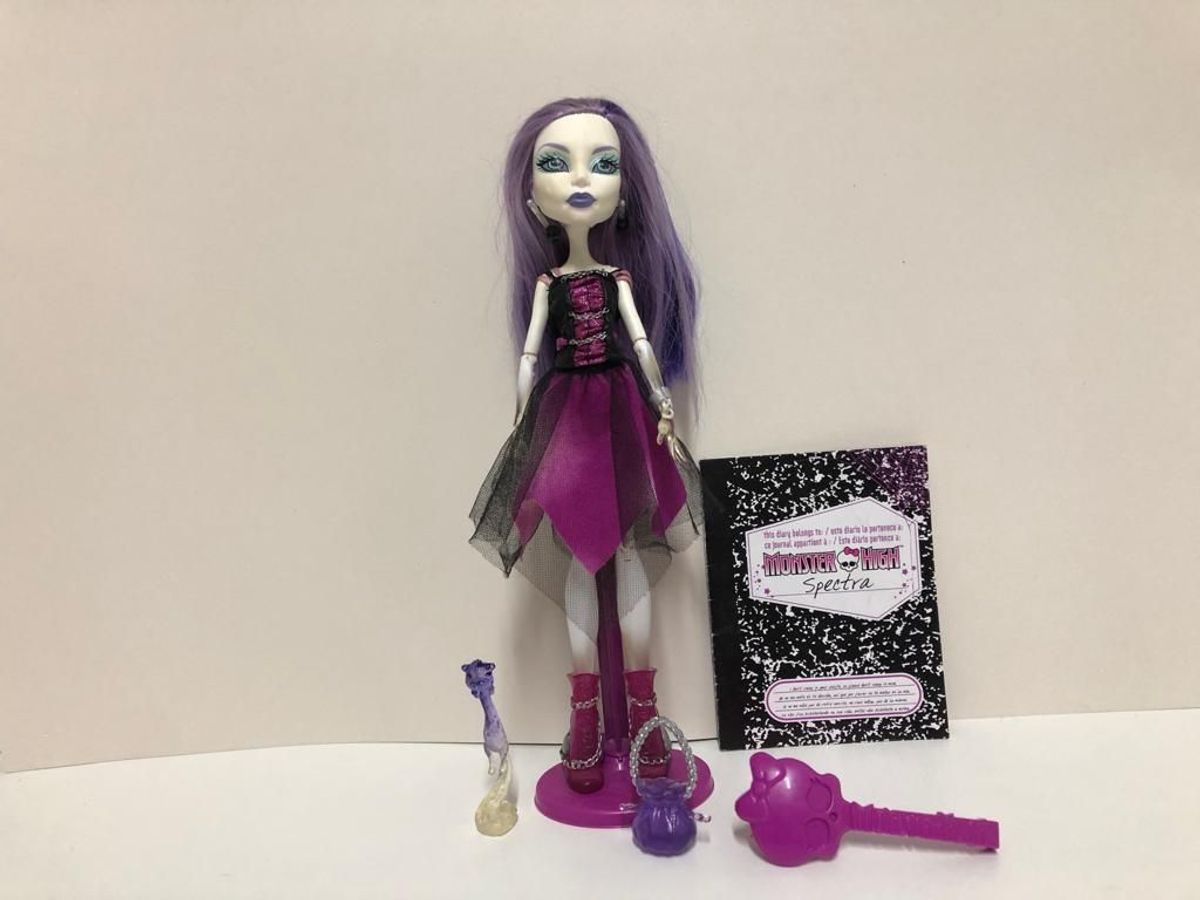 Boneca Monster High Spectra Vondergeist Assombrada - Mattel em Promoção na  Americanas