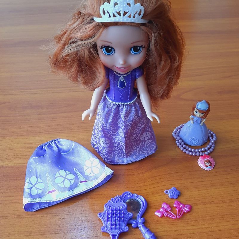 Miniatura Disney princesa Sofia, a primeira,de vestido com cisnes, 10 cm,  usada - Taffy Shop - Brechó de brinquedos