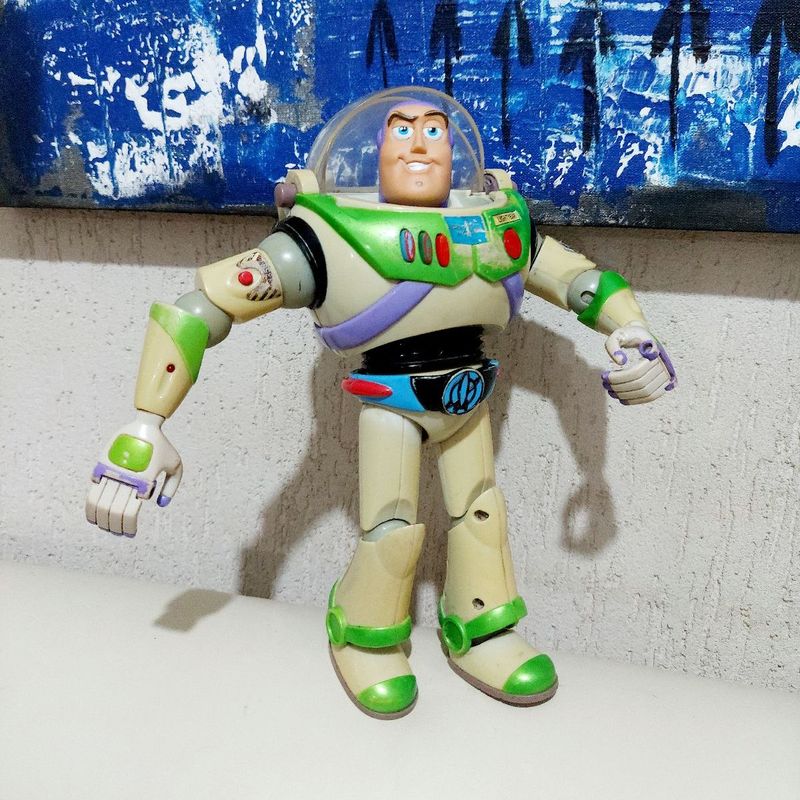 2001 buzz deals lightyear action figure