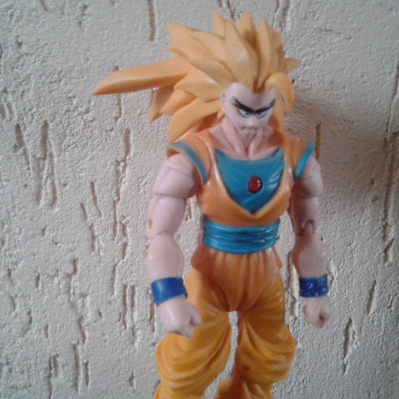 Goku Super Sayajin - Miniatura Colecionável Dragon Ball Super