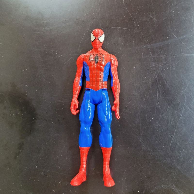 Boneco Homem Aranha Spiderman 30cm Usado Brinquedo Hasbro