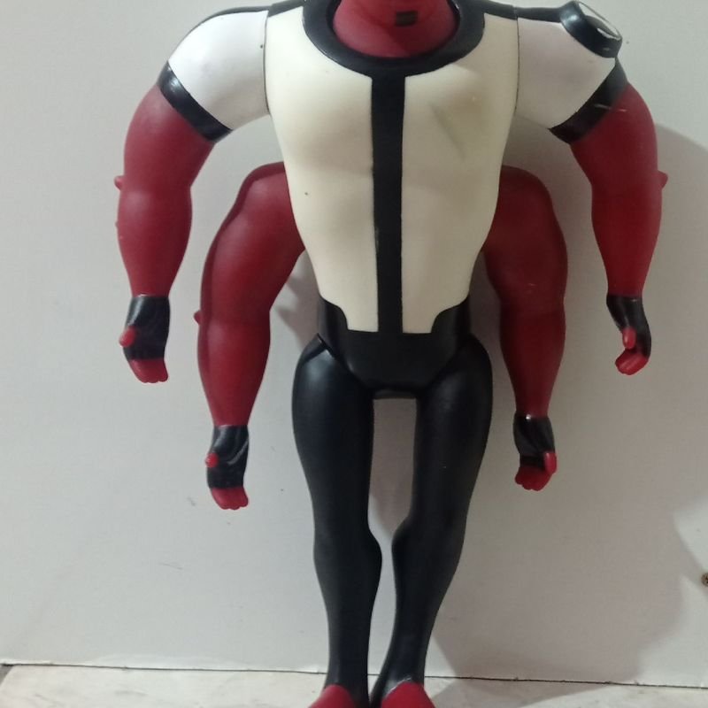 Boneco Ben 10 Clássico - Quatro Braços