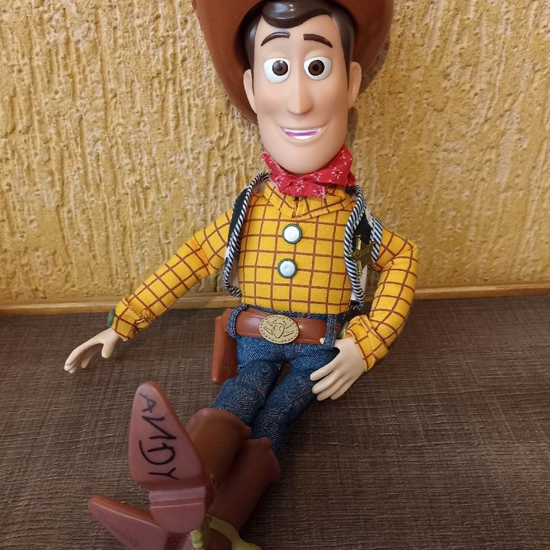 Boneco Woody Toy Story ( com Som ) | Brinquedo Disney Store Usado 89402080  | enjoei