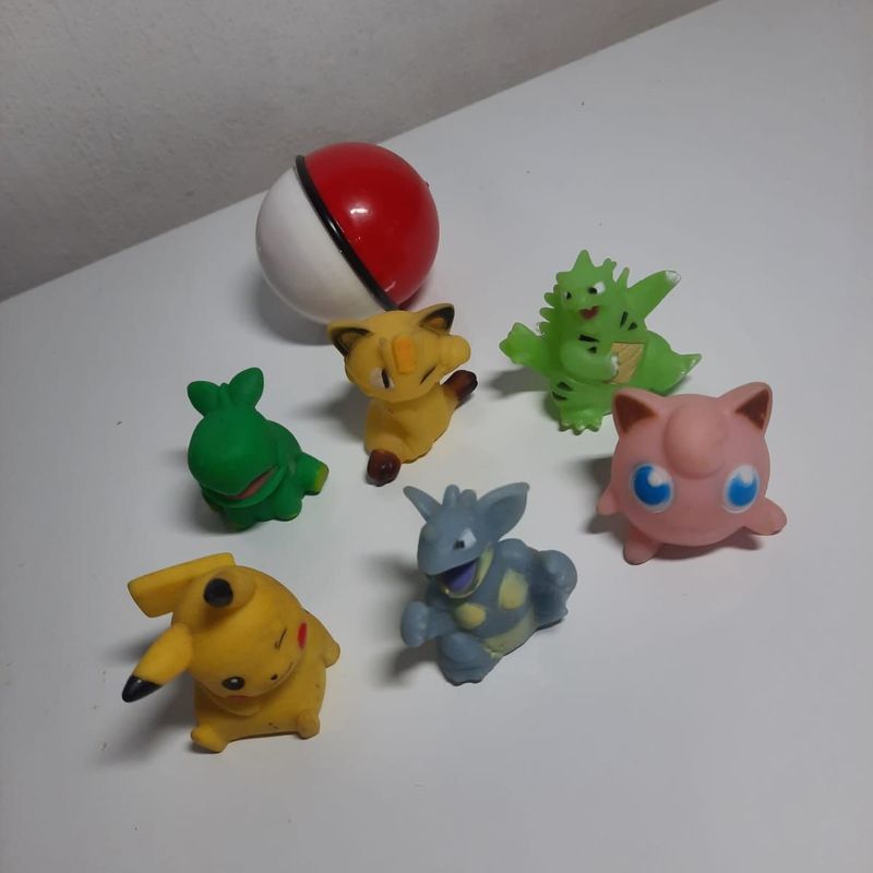 Brinquedo Pokebola Pokemon Pikachu Charmander Original