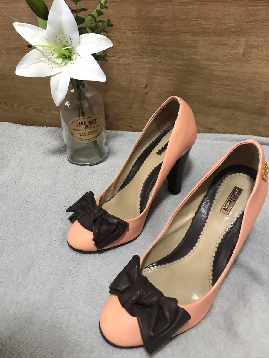 bonequinha de luxo sapatos