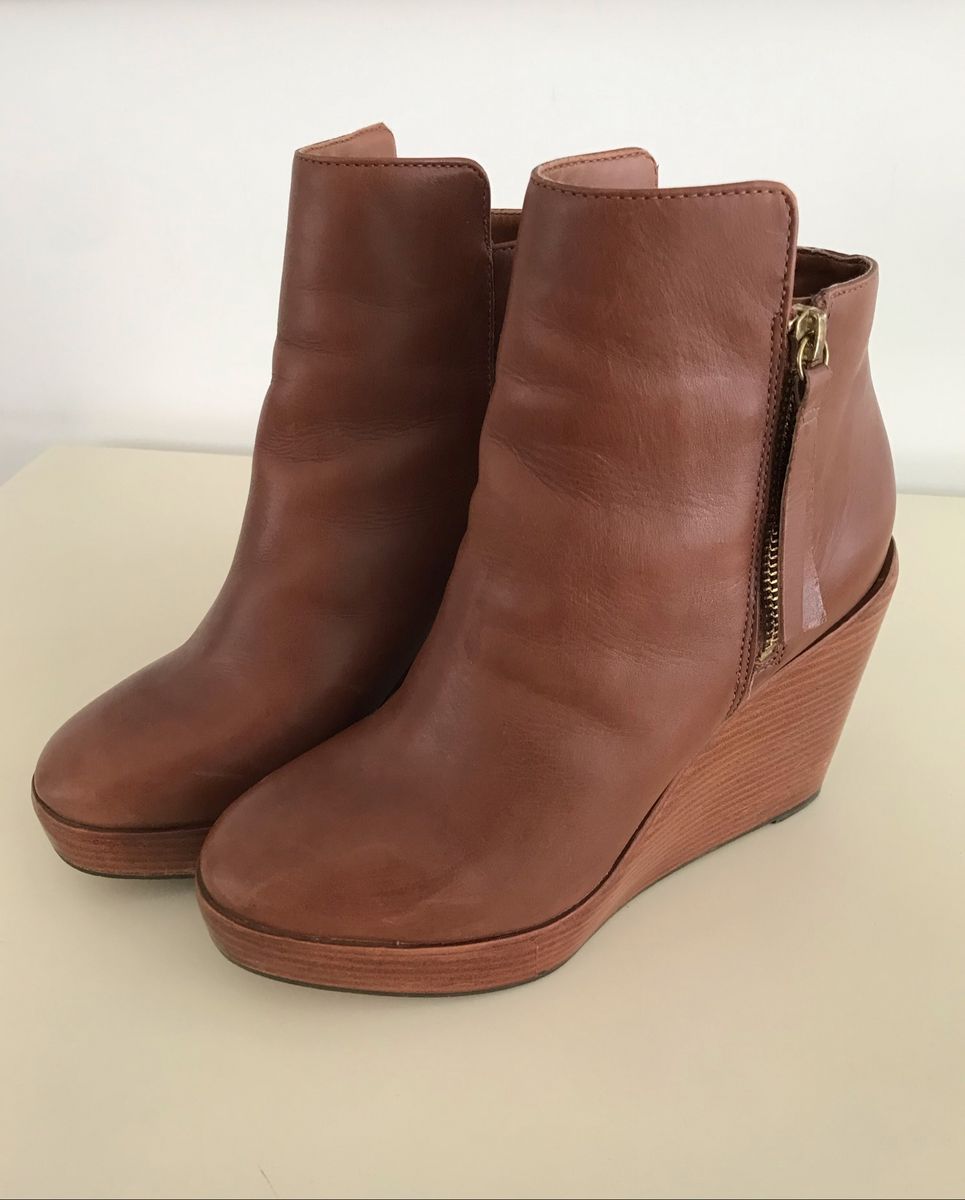 bota chelsea renner