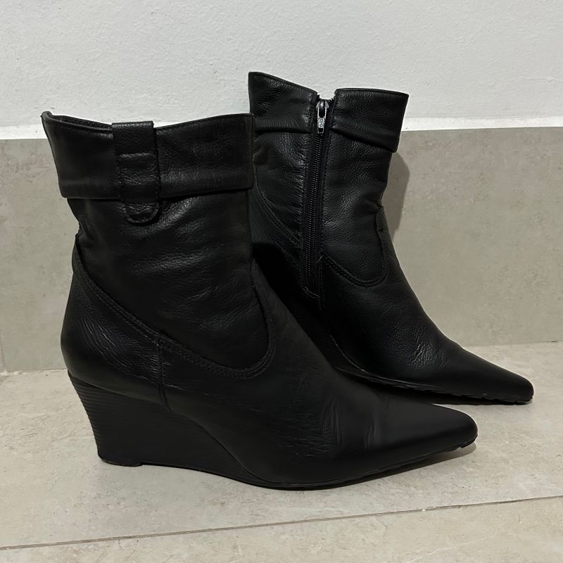 Bota anabela hot sale bico fino