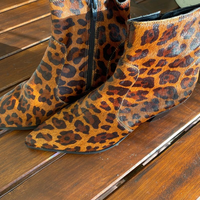 Bota arezzo best sale animal print