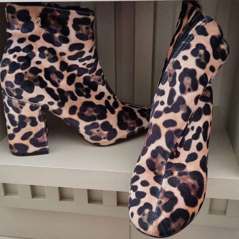 Bota animal best sale print santa lolla