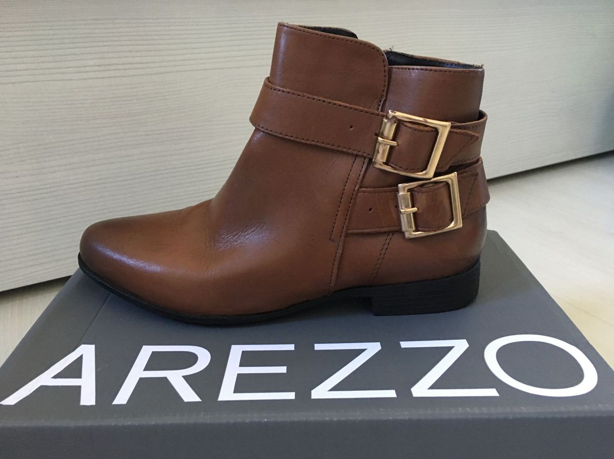 bota cano curto da arezzo