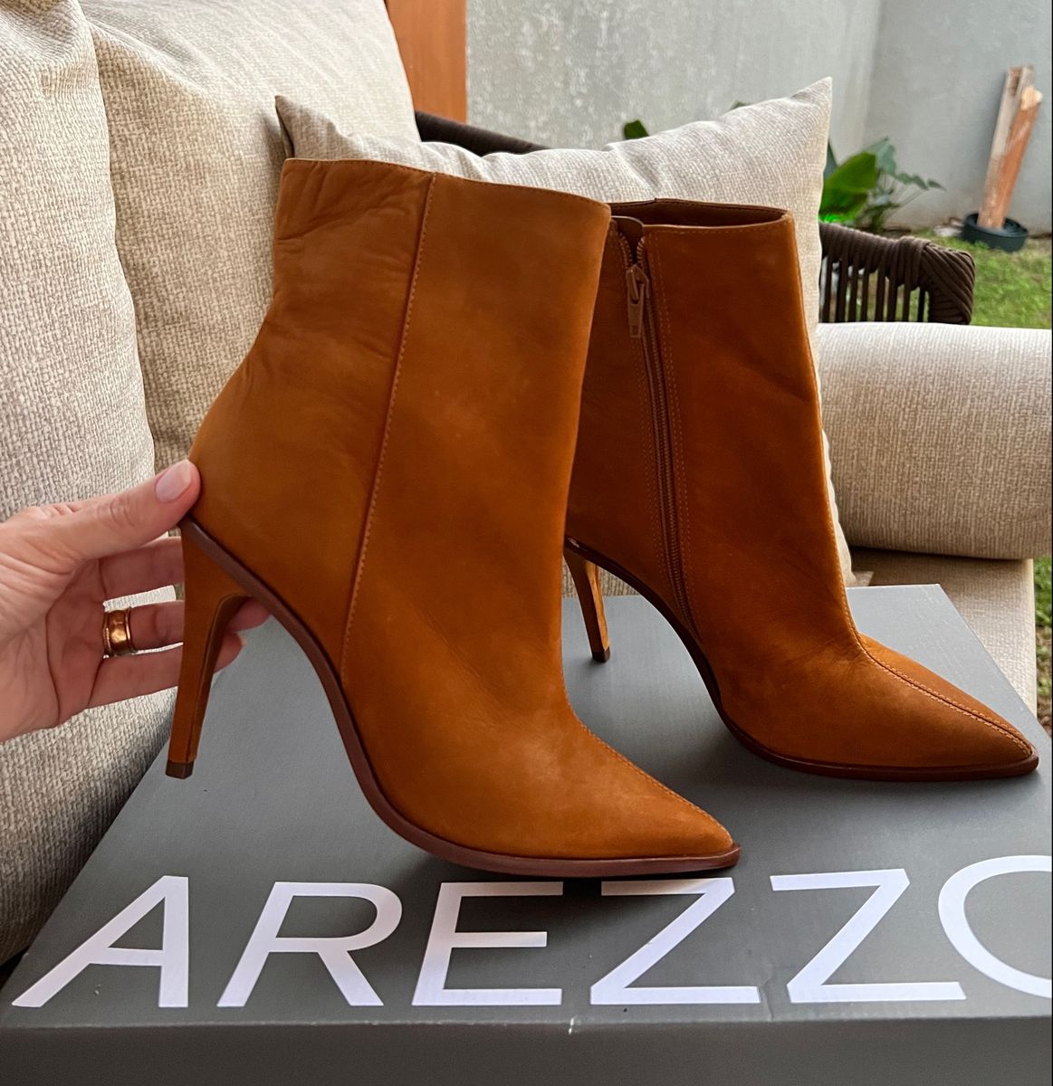 Bota Arezzo Marrom Salto Alto Bico Fino Desejo Inverno 2023 Bota