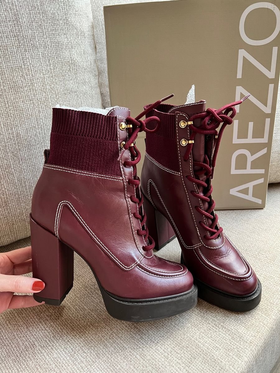 Bota Arezzo Salto Tratorada Bord Cor Inverno Cherry Red 2024